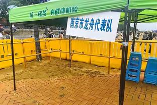 里夫斯代言球鞋公司老板：詹姆斯曾邀请里夫斯上他家吃饭但遭婉拒